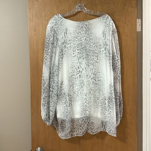 NWT Elena Baldi Grey and White Leopard Print Women's Top - Picture 2 of 7